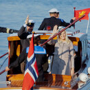 Kronprinsparet forlater Haried i  sjaluppen (Foto: Stian Lysberg Solum / NTB scanpix)